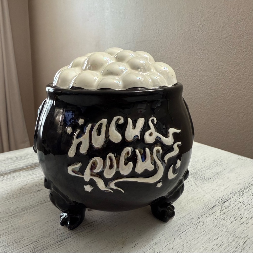 Hocus Pocus Black Cauldron table decor